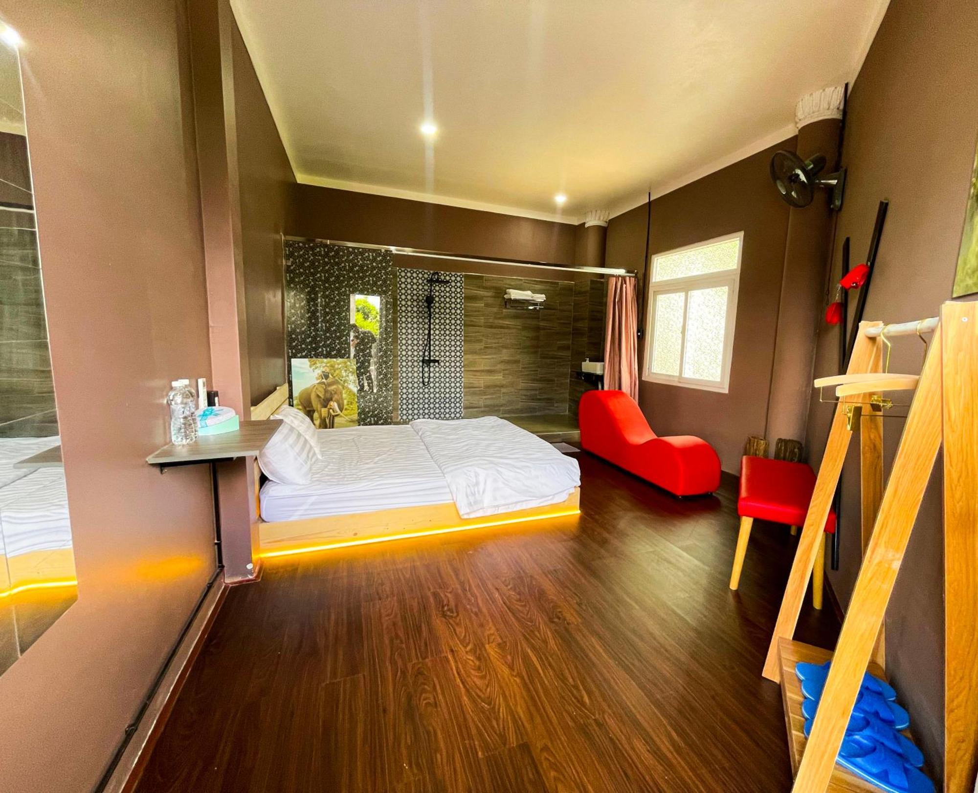 Couple Hotel - Khach San Tinh Yeu Buon Ko Sir Exterior photo